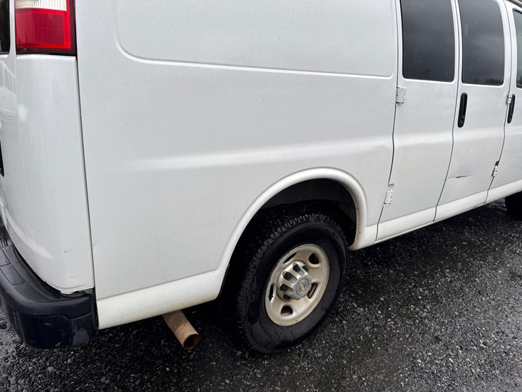 2014-utility-van-image-23