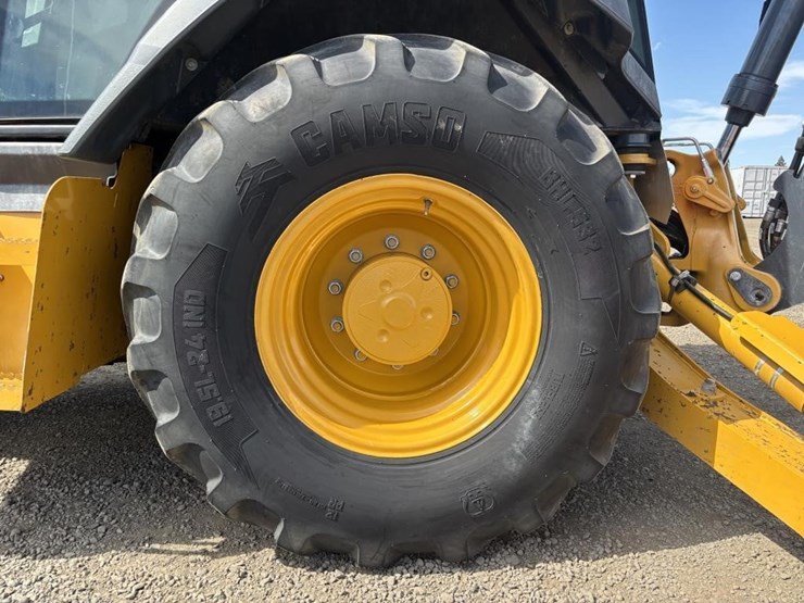 2020-deere-310l-ep-image-31