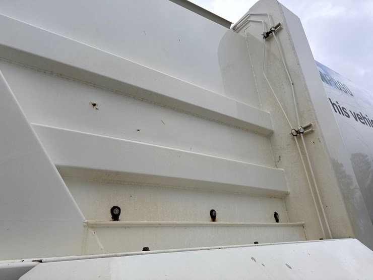 2016-autocar-acx64-image-14