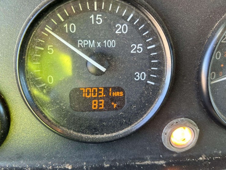 2017-peterbilt-348-image-7