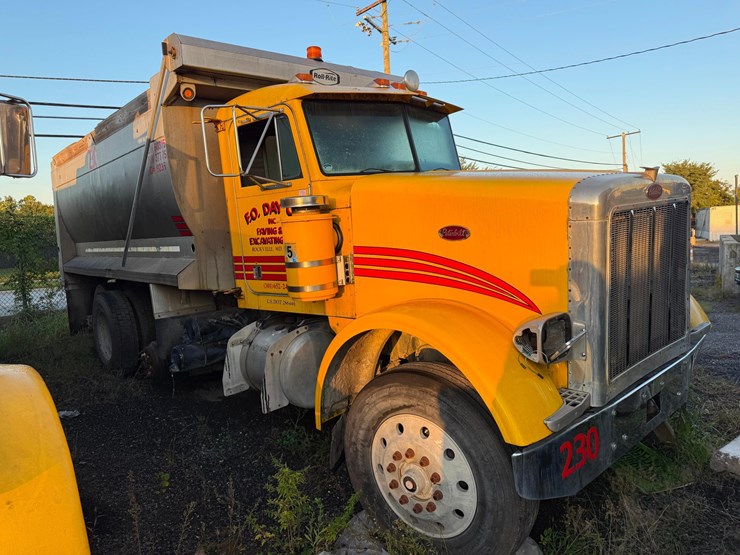 2003-peterbilt-378-image-2