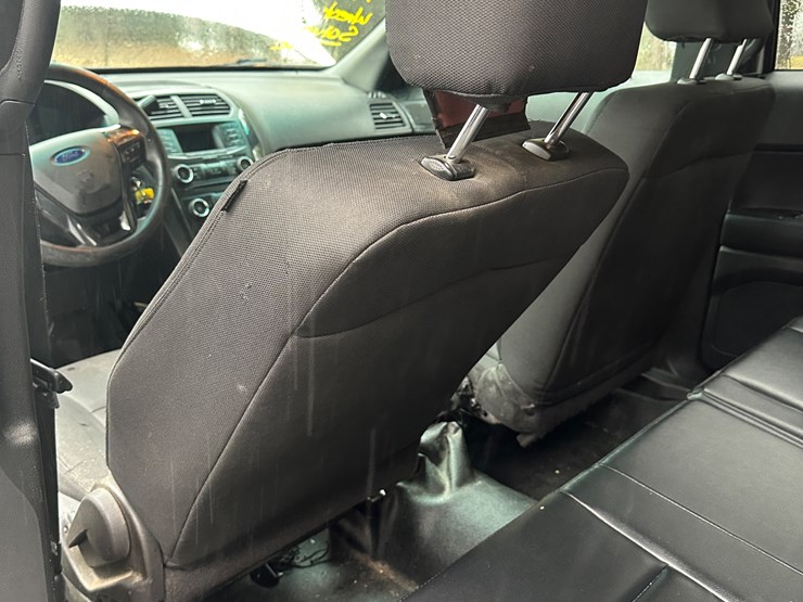 2016-ford-explorer-image-37