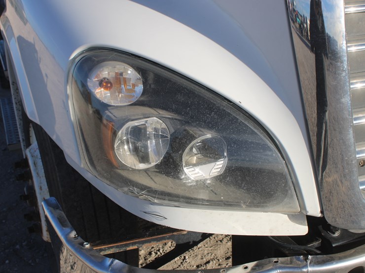 2016-freightliner-cascadia-125-image-36