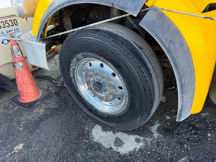 2018-peterbilt-567-image-11