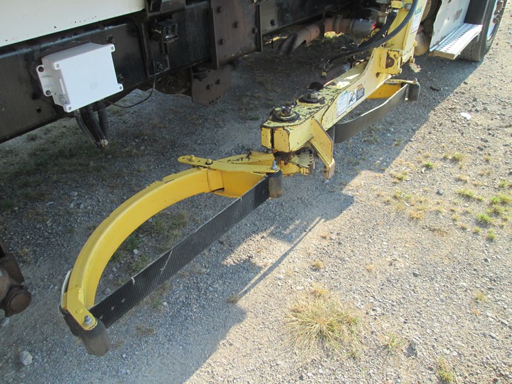 2016-freightliner-108sd-image-28