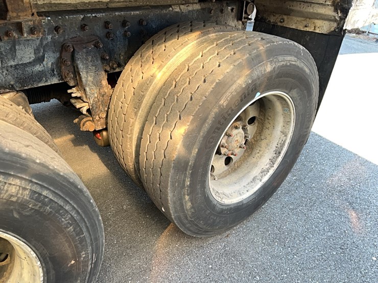 2003-peterbilt-378-image-12