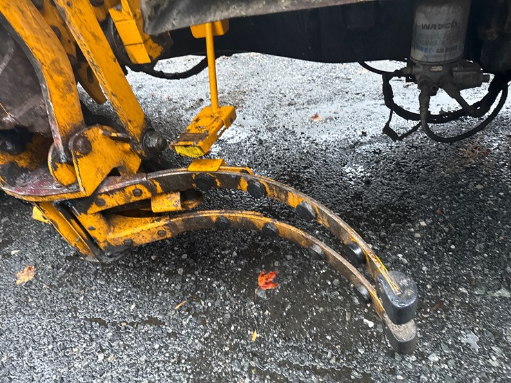 2012-autocar-acx64-image-34