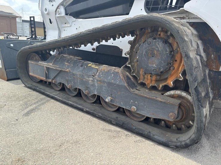 2019-bobcat-t740-image-15