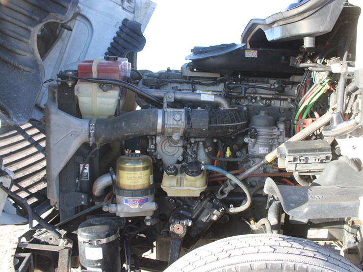 2016-freightliner-cascadia-125-image-46