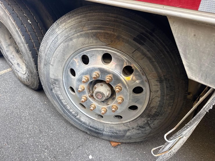 2017-peterbilt-567-image-14