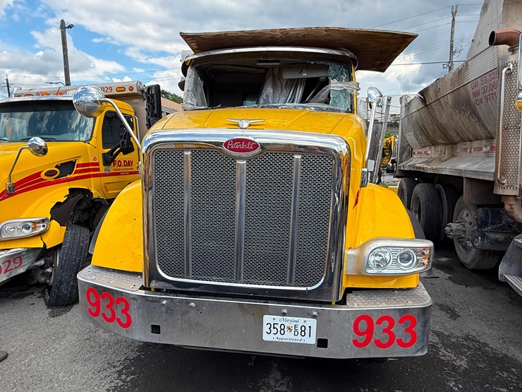 2018-peterbilt-567-image-6