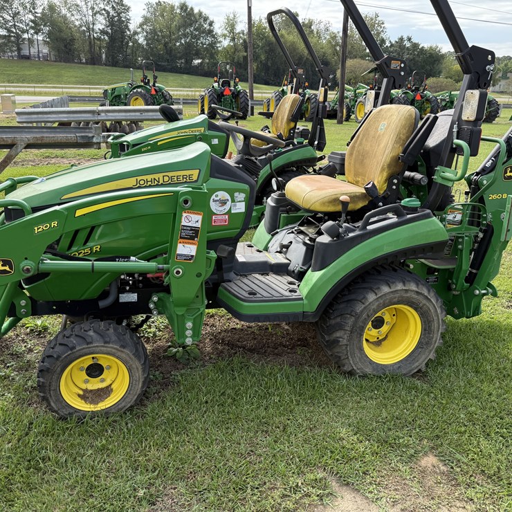JOHN DEERE 1025R