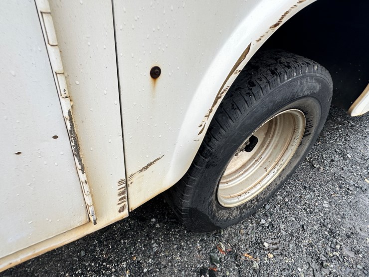 2014-ford-f350-xl-image-10