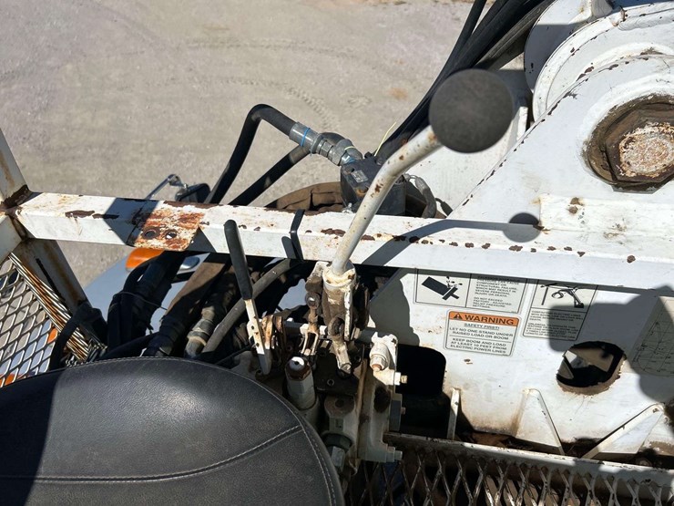 2017-peterbilt-348-image-21