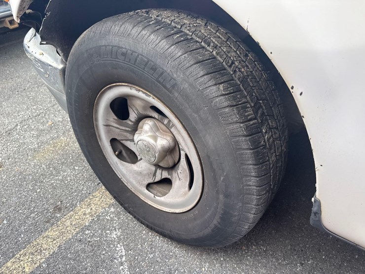 2004-ford-f150-xl-image-9