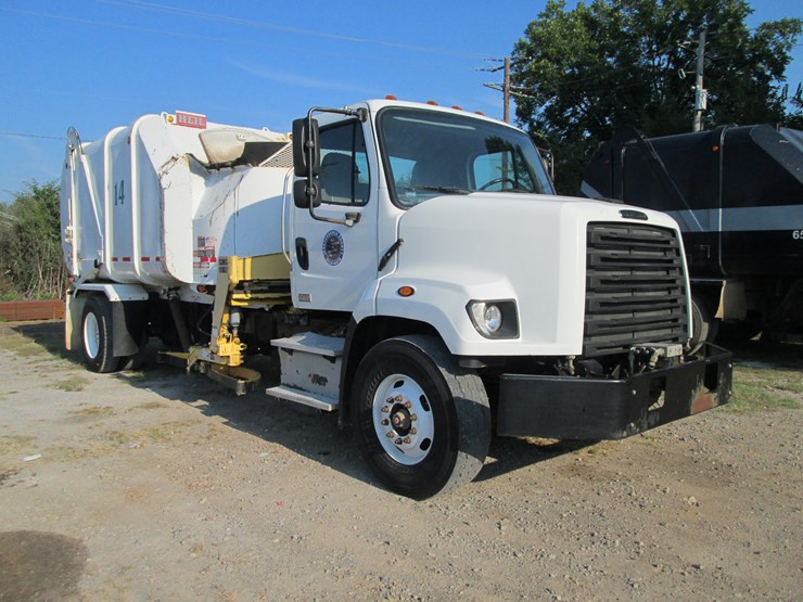 2016-freightliner-108sd-image-2