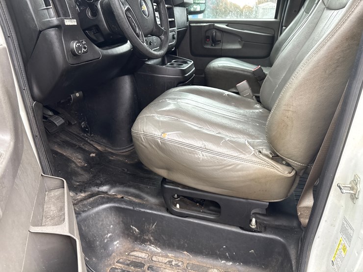 2014-utility-van-image-38