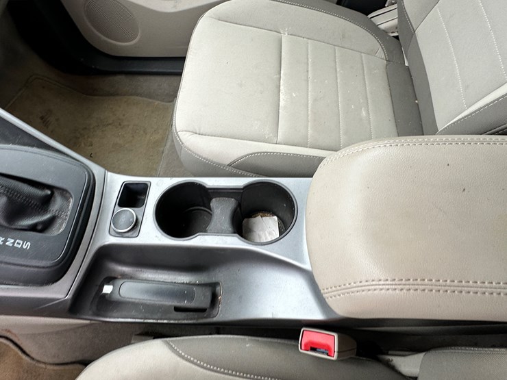 2014-ford-escape-image-75