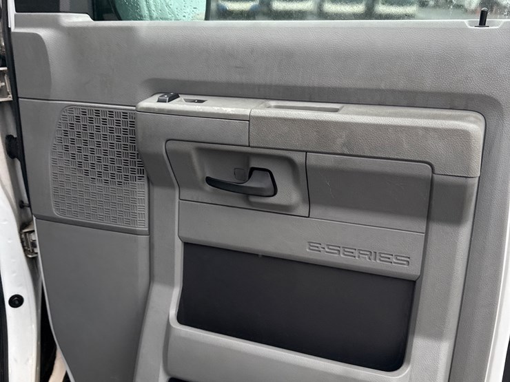 2009-ford-e350-image-31