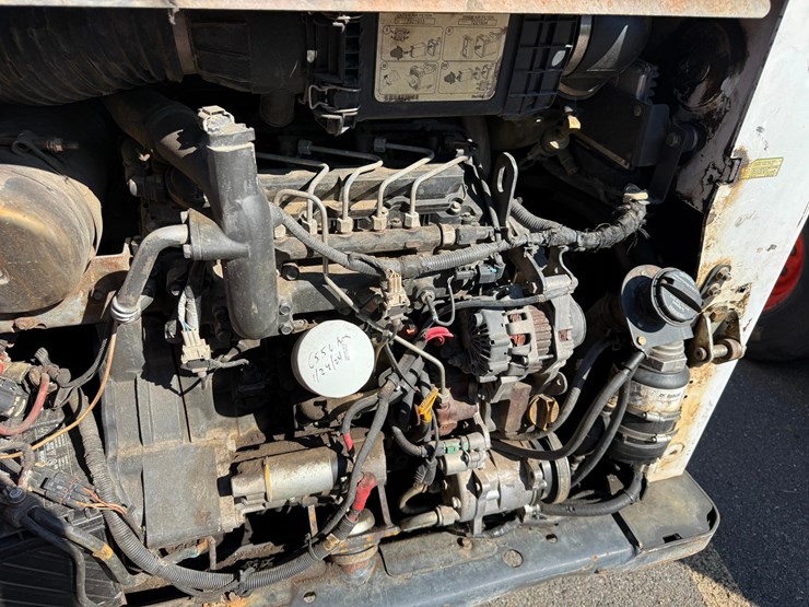 2015-bobcat-s650-image-15