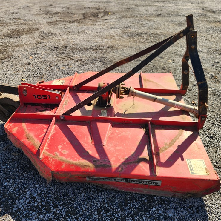 MASSEY-FERGUSON 1051