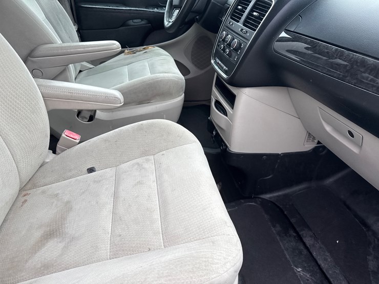 2014-dodge-caravan-image-33