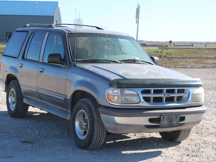 1996-ford-explorer-xlt-image-3