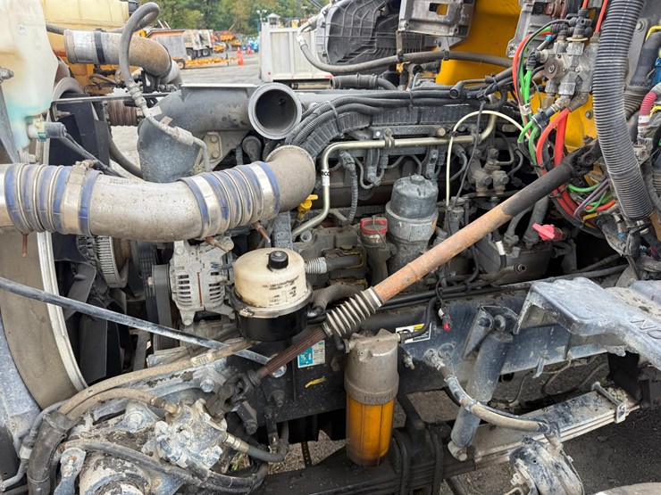 2018-peterbilt-567-image-9