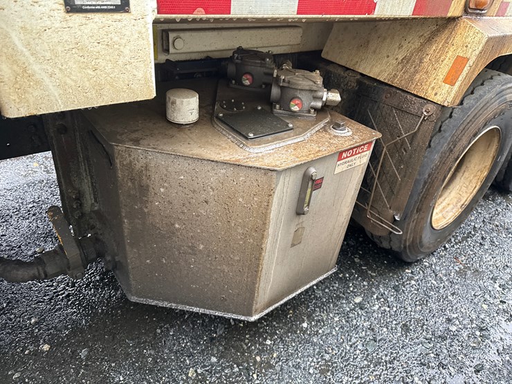 2016-autocar-acx64-image-15