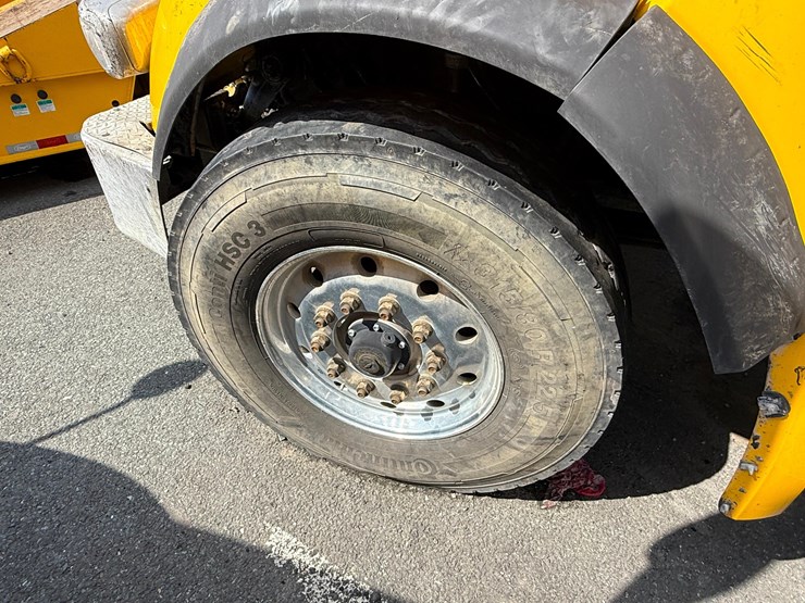 2018-peterbilt-567-image-14