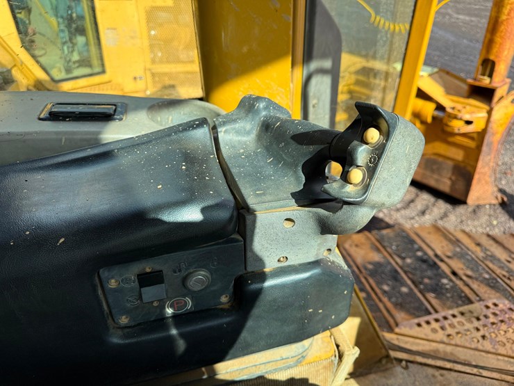 caterpillar-d6n-xl-image-14