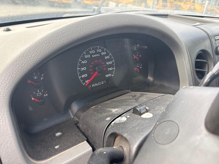 2014-ford-f150-xl-image-14