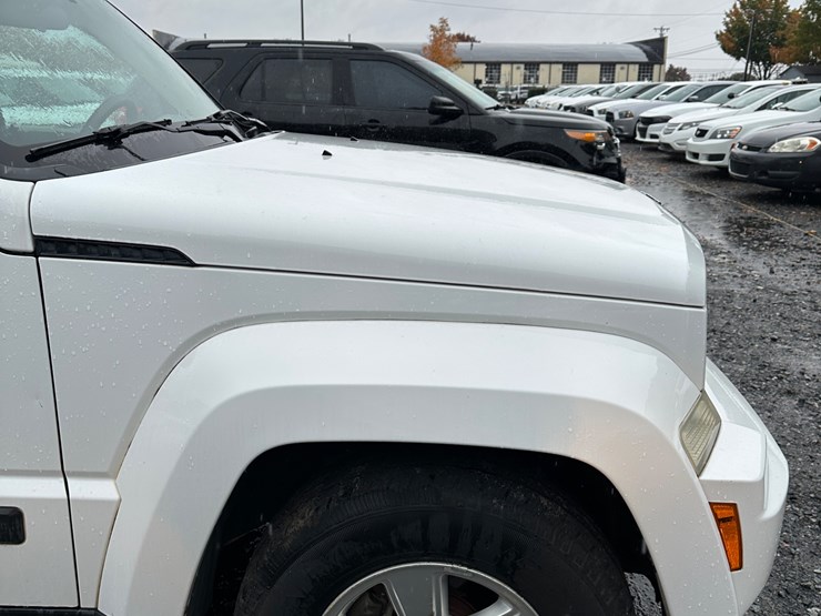 2012-jeep-liberty-image-21