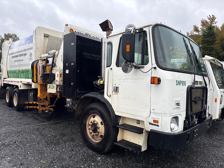 2016-autocar-acx64-image-1