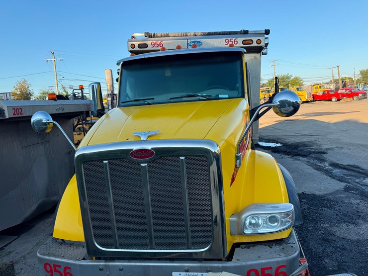 2018-peterbilt-567-image-6