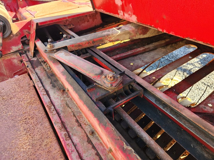 new-holland-273-image-6