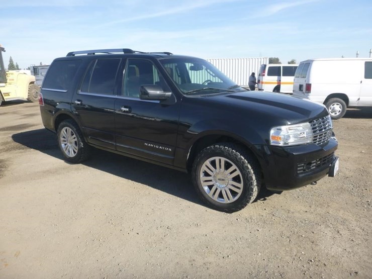 2012-lincoln-navigator-image-2