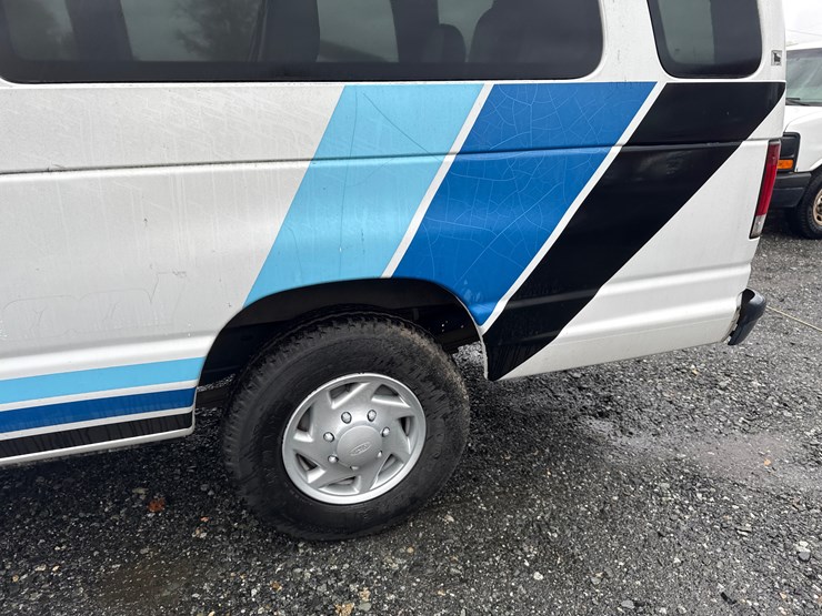 2009-ford-e350-image-26