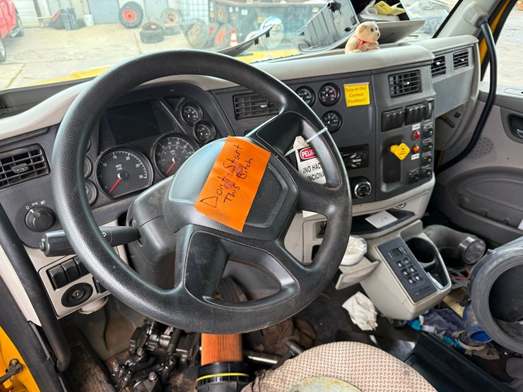 2018-peterbilt-567-image-8
