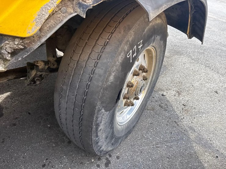 2017-peterbilt-567-image-10