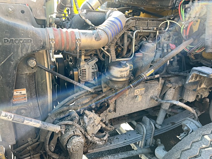 2017-peterbilt-567-image-19