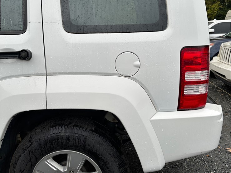 2012-jeep-liberty-image-12