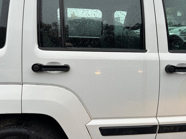 2012-jeep-liberty-image-17