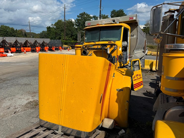 2003-peterbilt-378-image-1