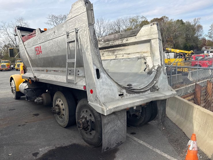 1997-peterbilt-378-image-2