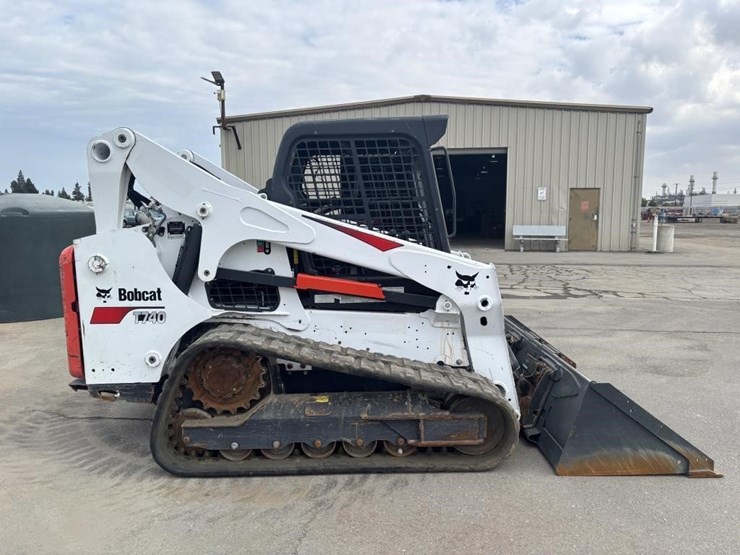 2019-bobcat-t740-image-7