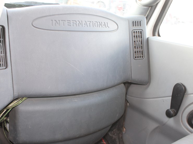 2004-international-durastar-4300-image-45