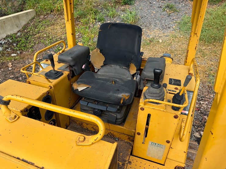 caterpillar-d4c-xl-image-13