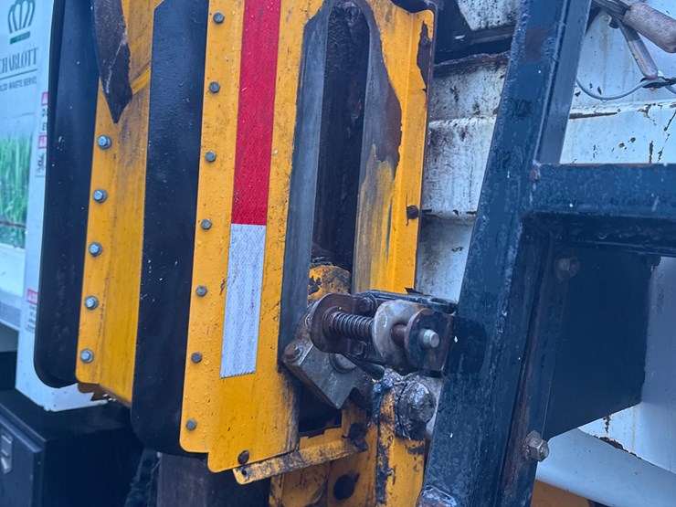 2012-autocar-acx64-image-33