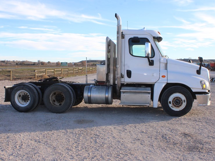 2016-freightliner-cascadia-125-image-6
